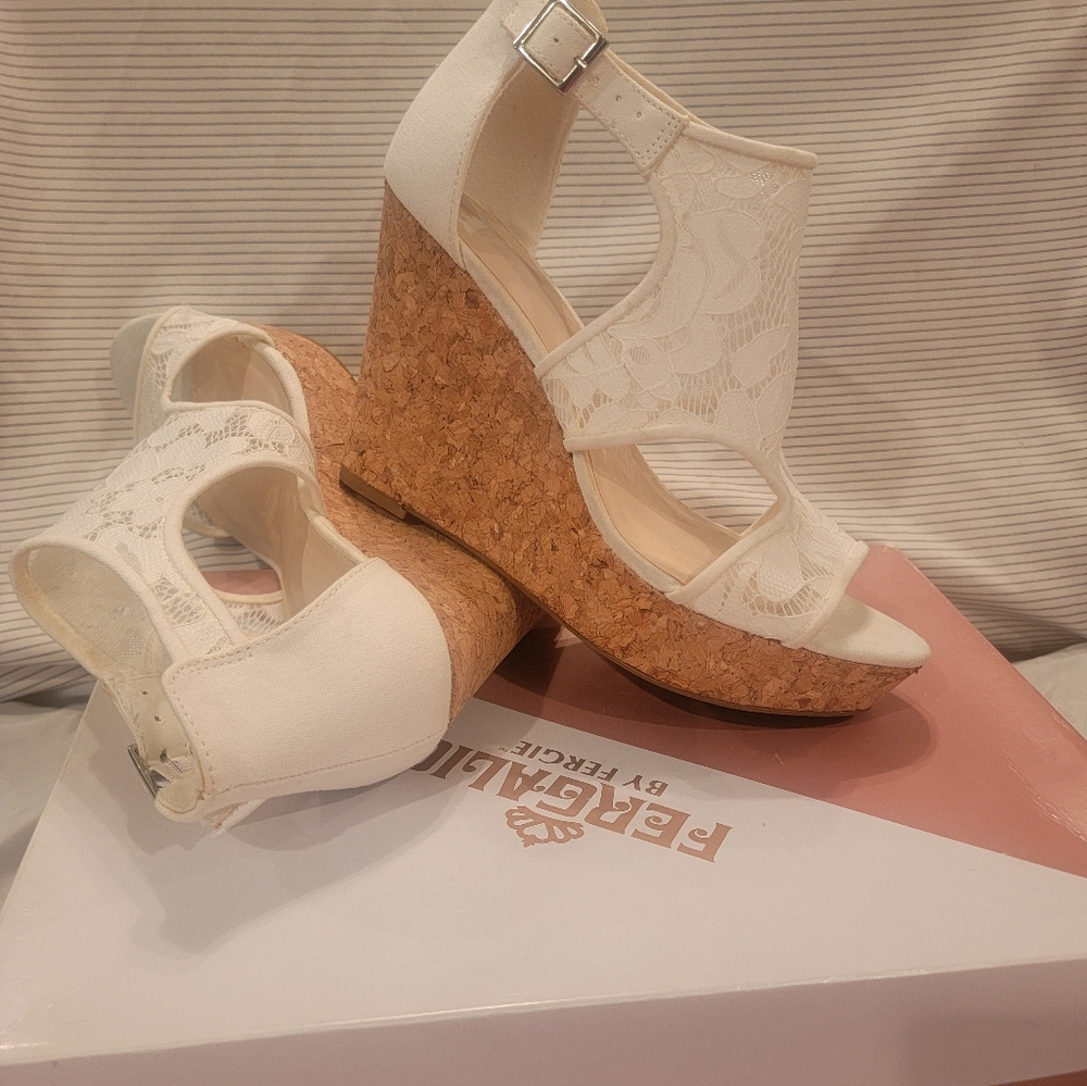 Fergilious white wedge lace-like sandal 3.5 inch heel size 8m